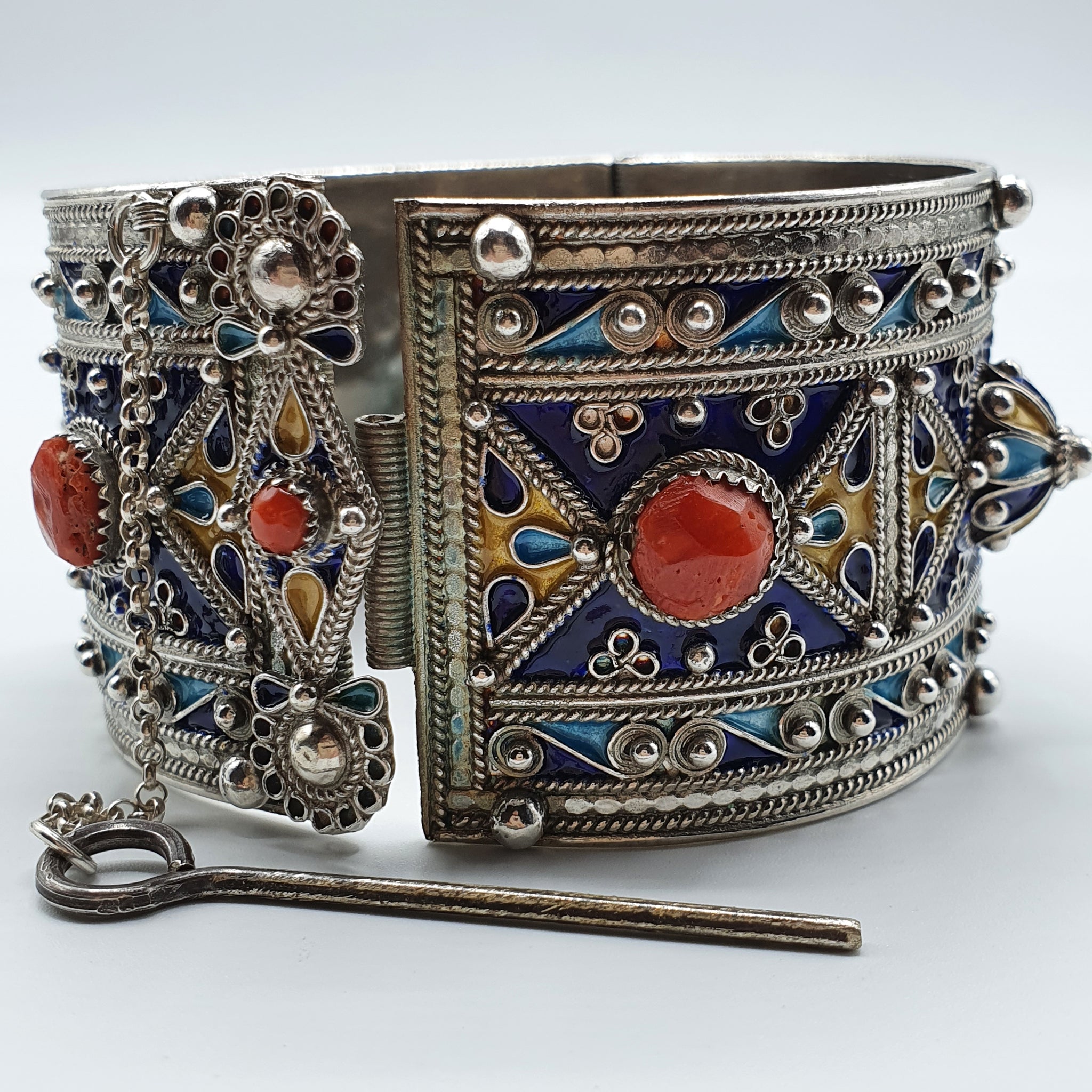 Bracelet Tank Kabyle Ancien En Argent Massif 925 - Style Ethnique Et Art Déco