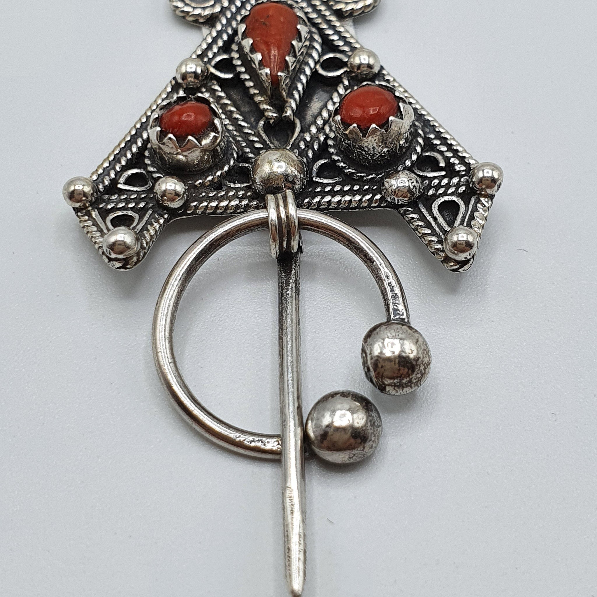 Ancienne broche en argent massif filigrane kabyle berbere ethnique Ancienne broche en argent massif filigrane kabyle berbere ethnique